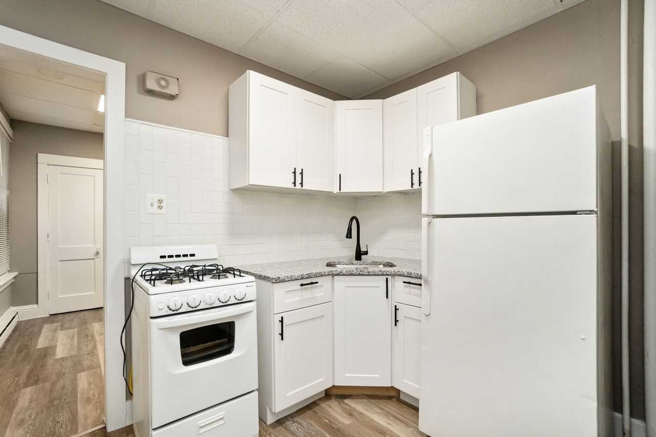 131 S 12th St - Photo 2 of 32