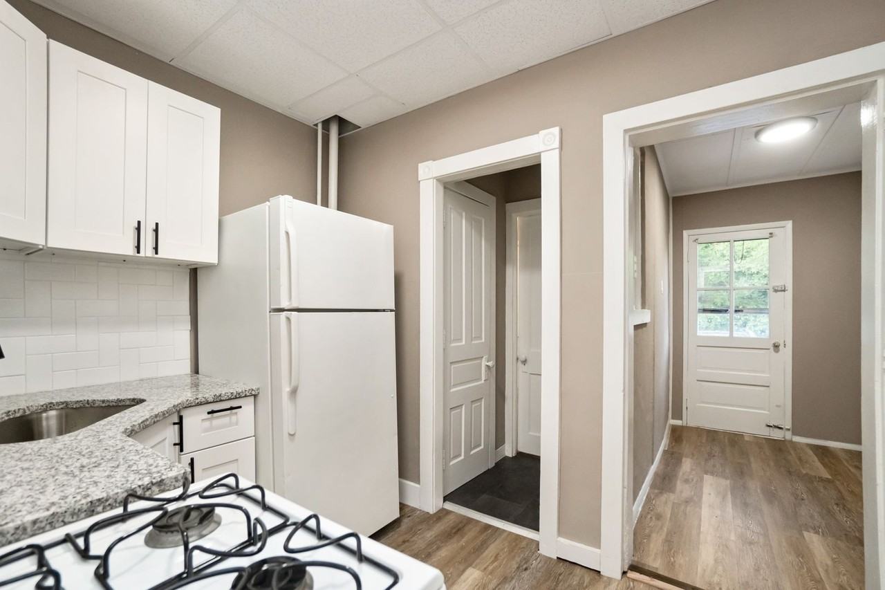 131 S 12th St - Photo 3 of 32