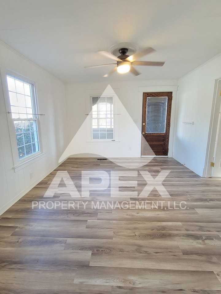 1535 Lodge St - Photo 7 of 23