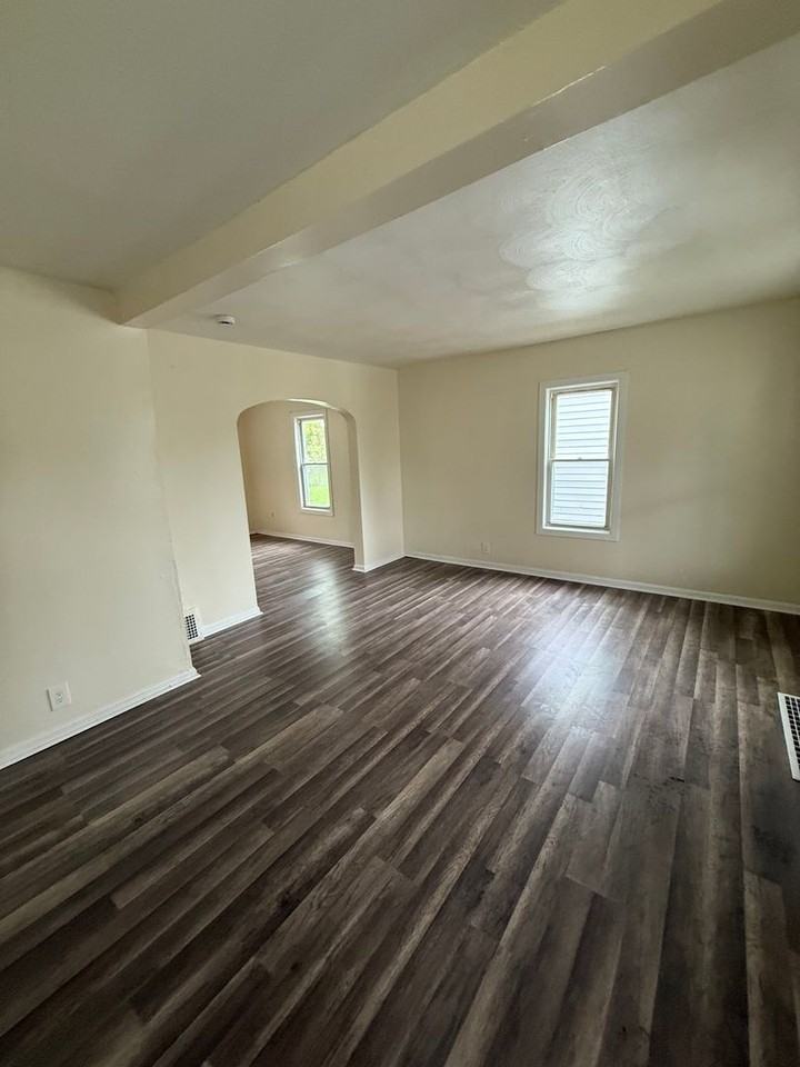 1948 Long Ave - Photo 4 of 17