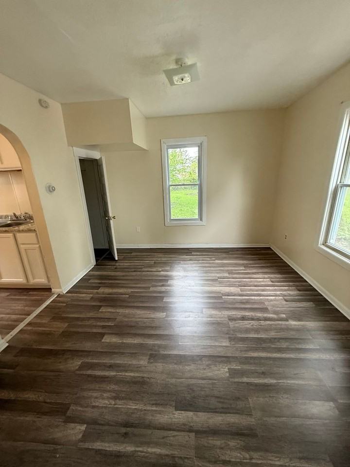 1948 Long Ave - Photo 5 of 17