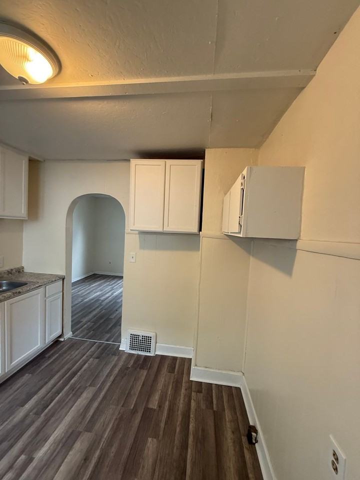 1948 Long Ave - Photo 2 of 17