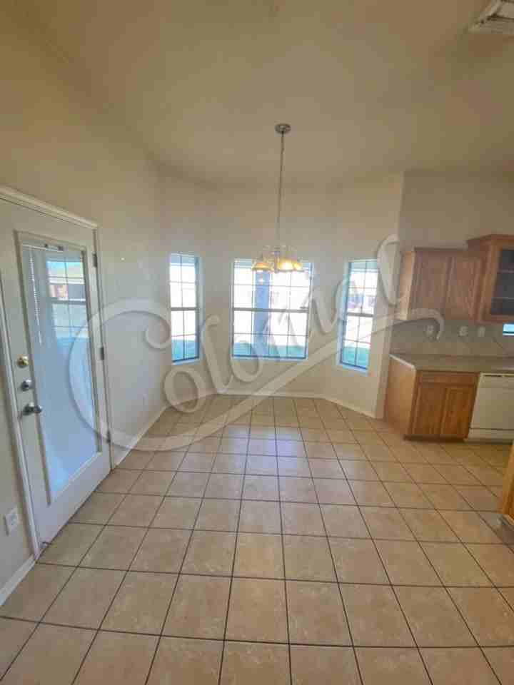 4601 Mildred Ave - Photo 3 of 9
