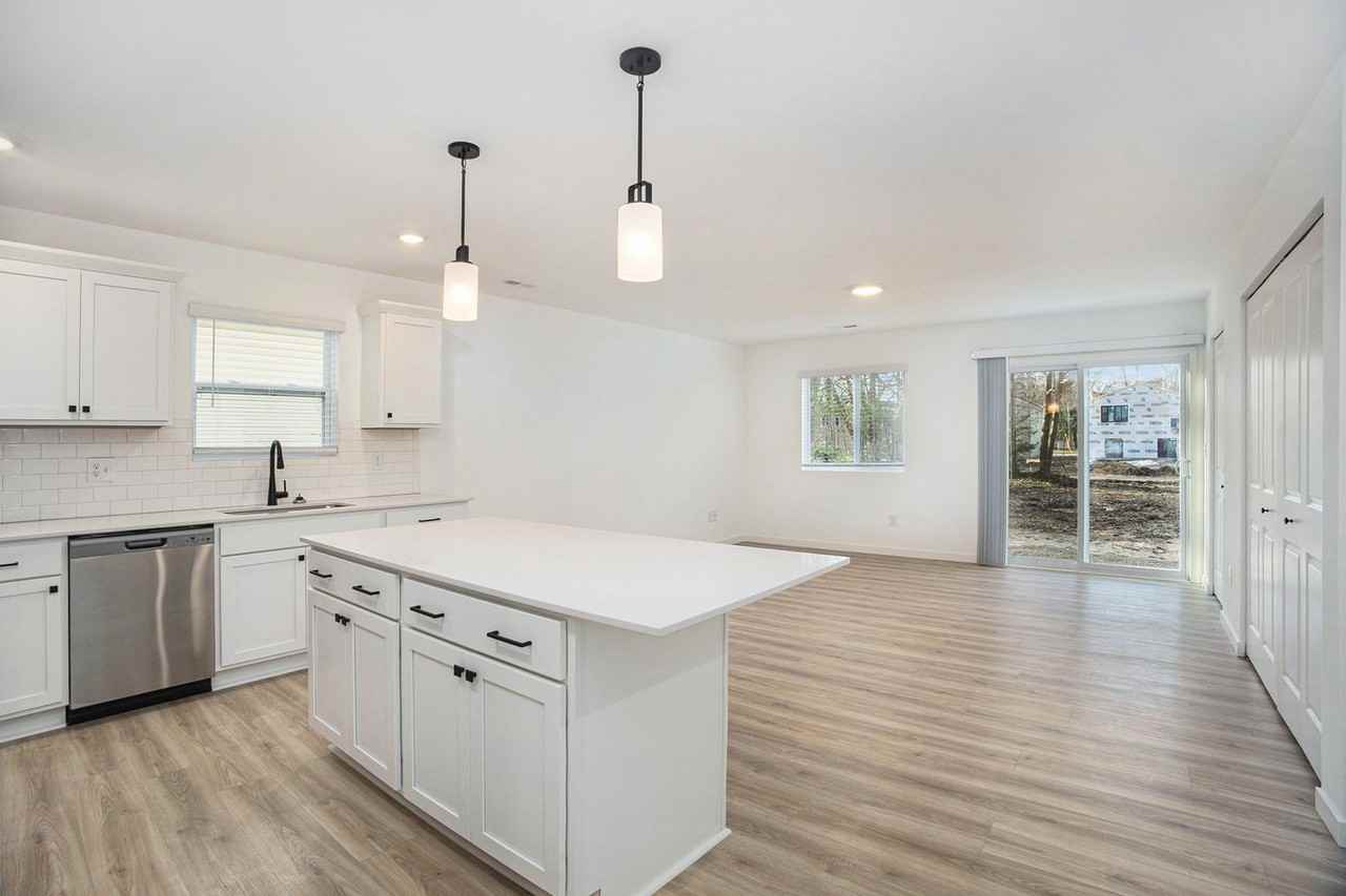 1773 Superior St - Photo 2 of 22