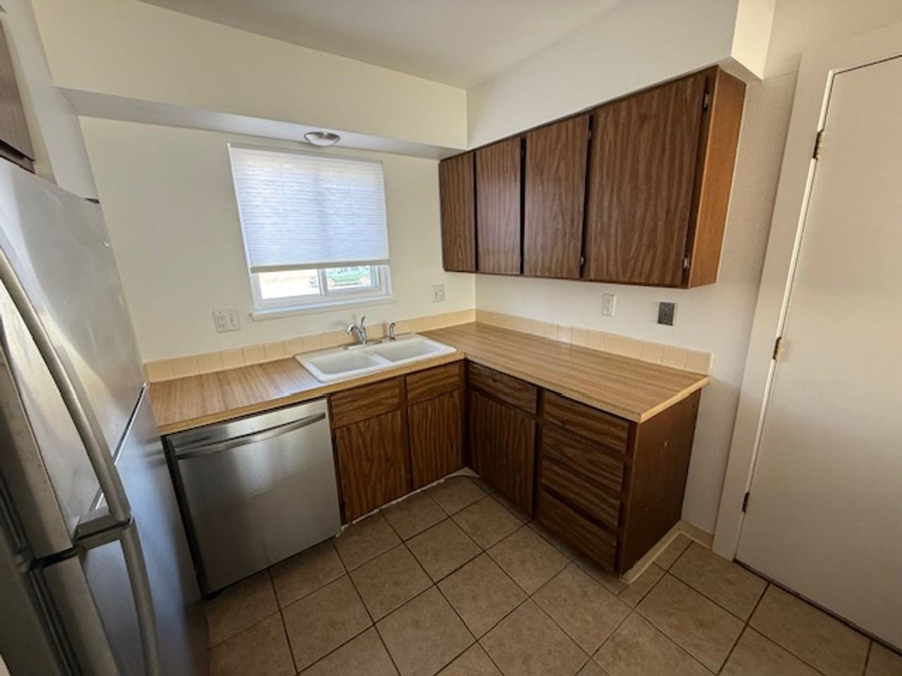 1800 Belmar Dr - Photo 5 of 12