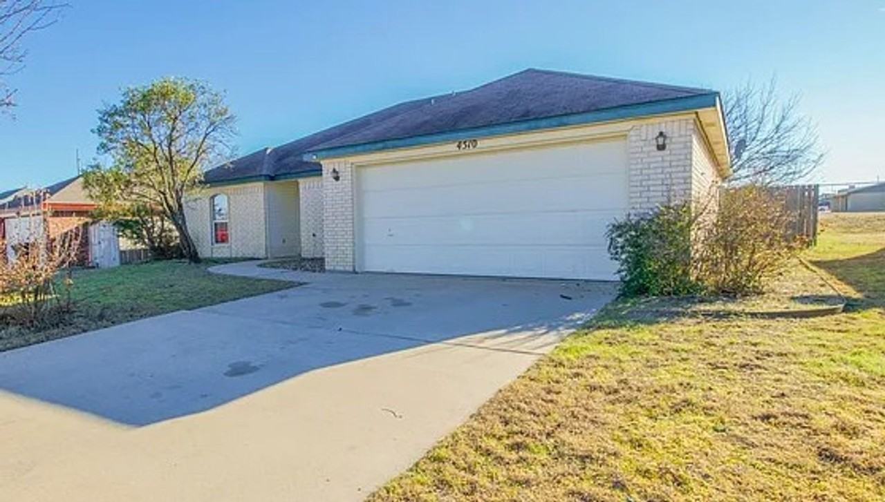 4510 Hondo Dr - Photo 2 of 17