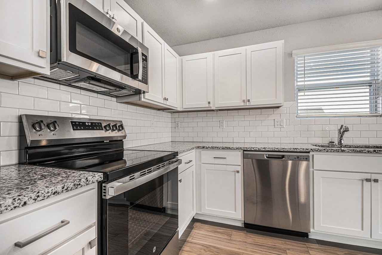 1625 Kennedy - Photo 2 of 20