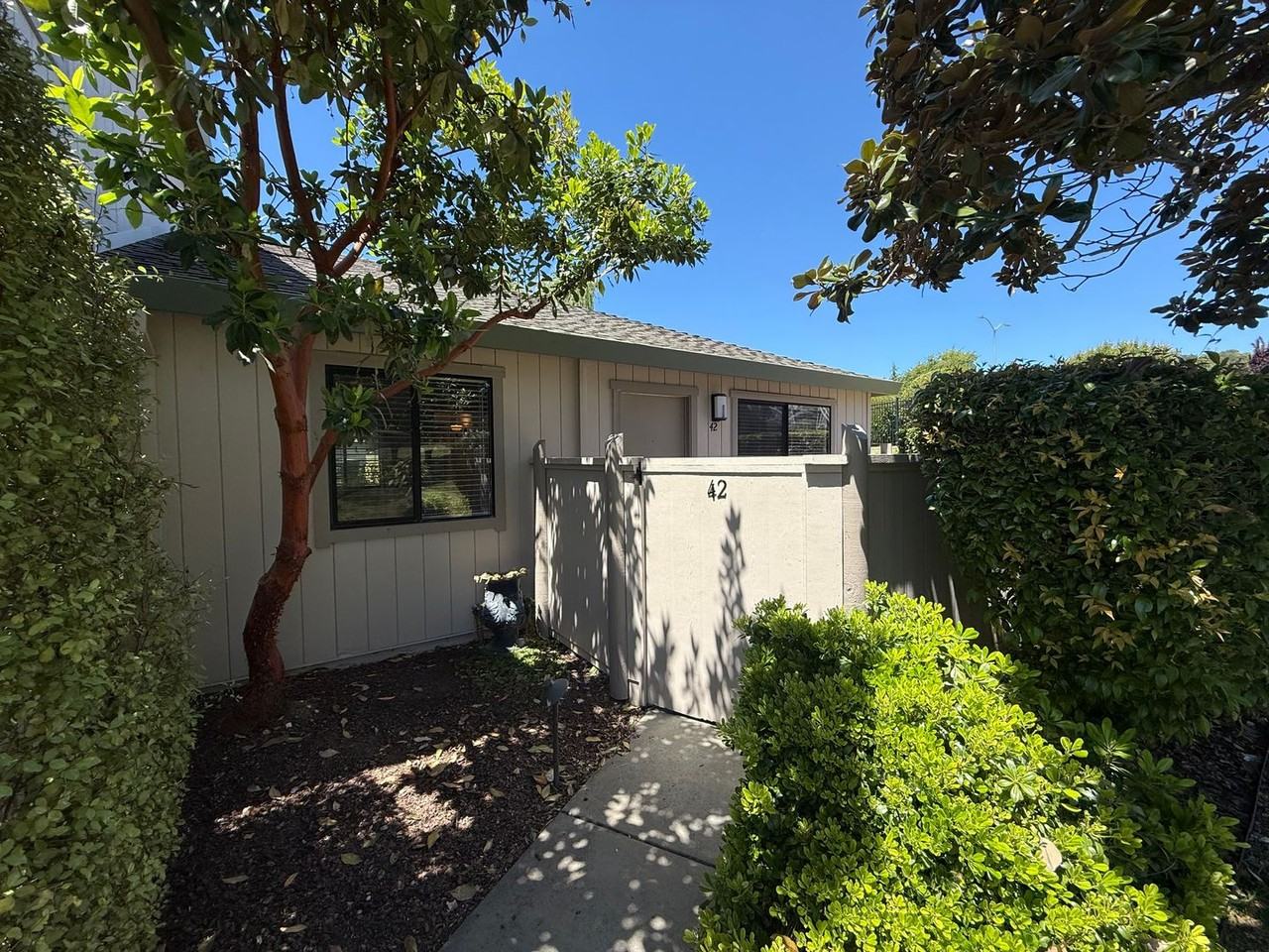 42 Dockside Cir - Photo 2 of 14