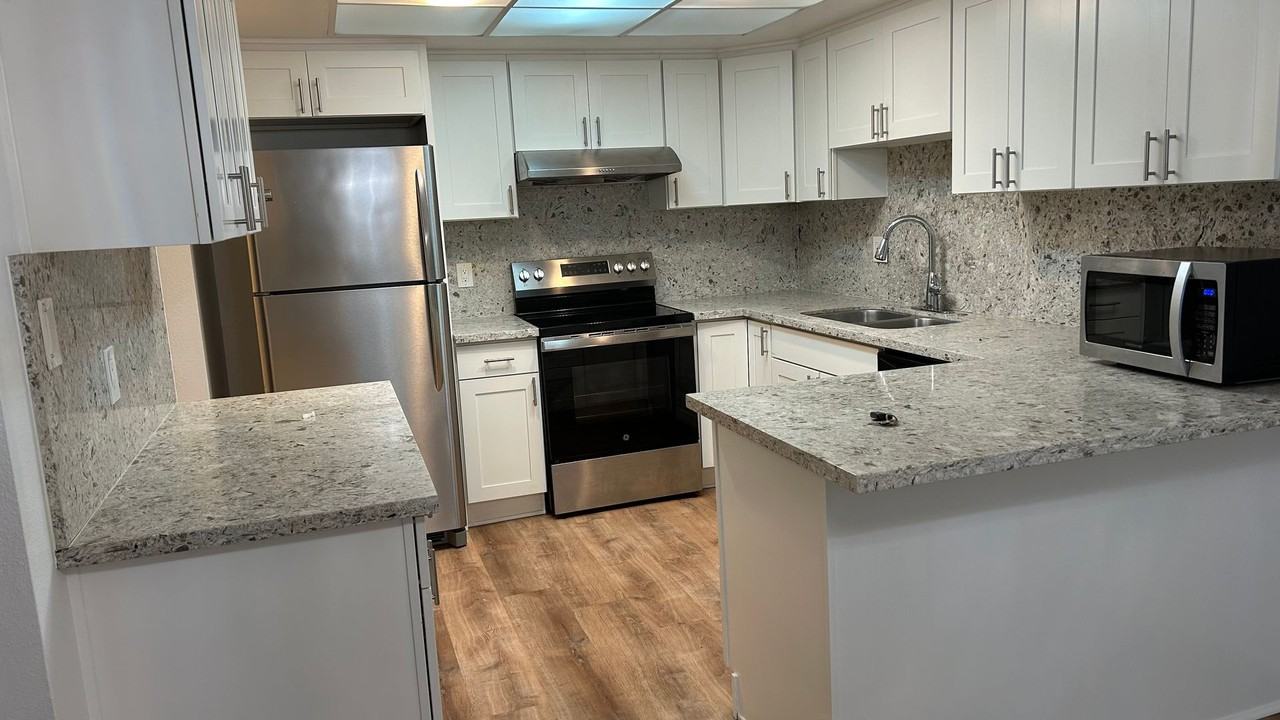 2200 Alki Ave Sw - Photo 3 of 15