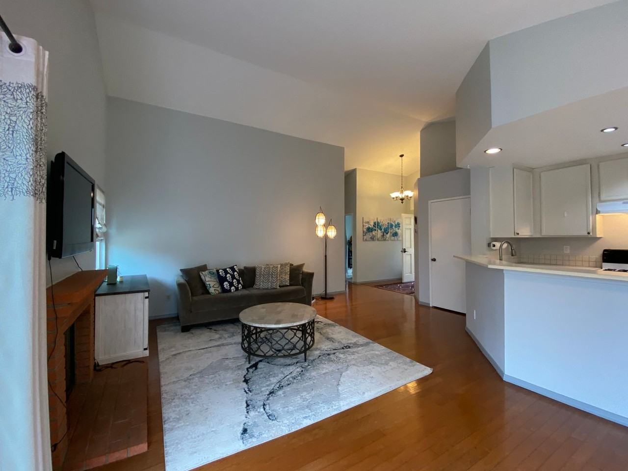 1559 Harbor Dr - Photo 5 of 33