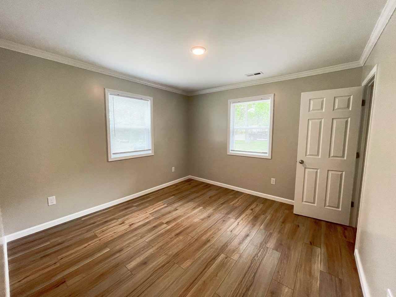 1104 12th St - Photo 3 of 7