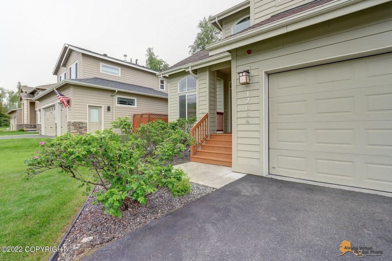 17664 Shasta Cir - Photo 3 of 50