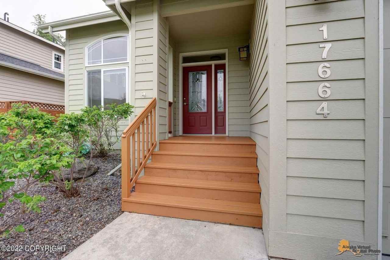 17664 Shasta Cir - Photo 4 of 50