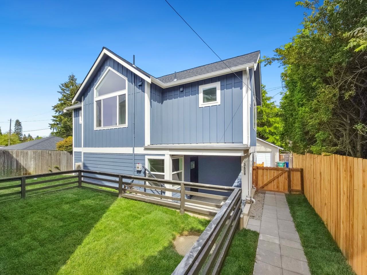 3608 49th Ave Sw - Photo 2 of 12