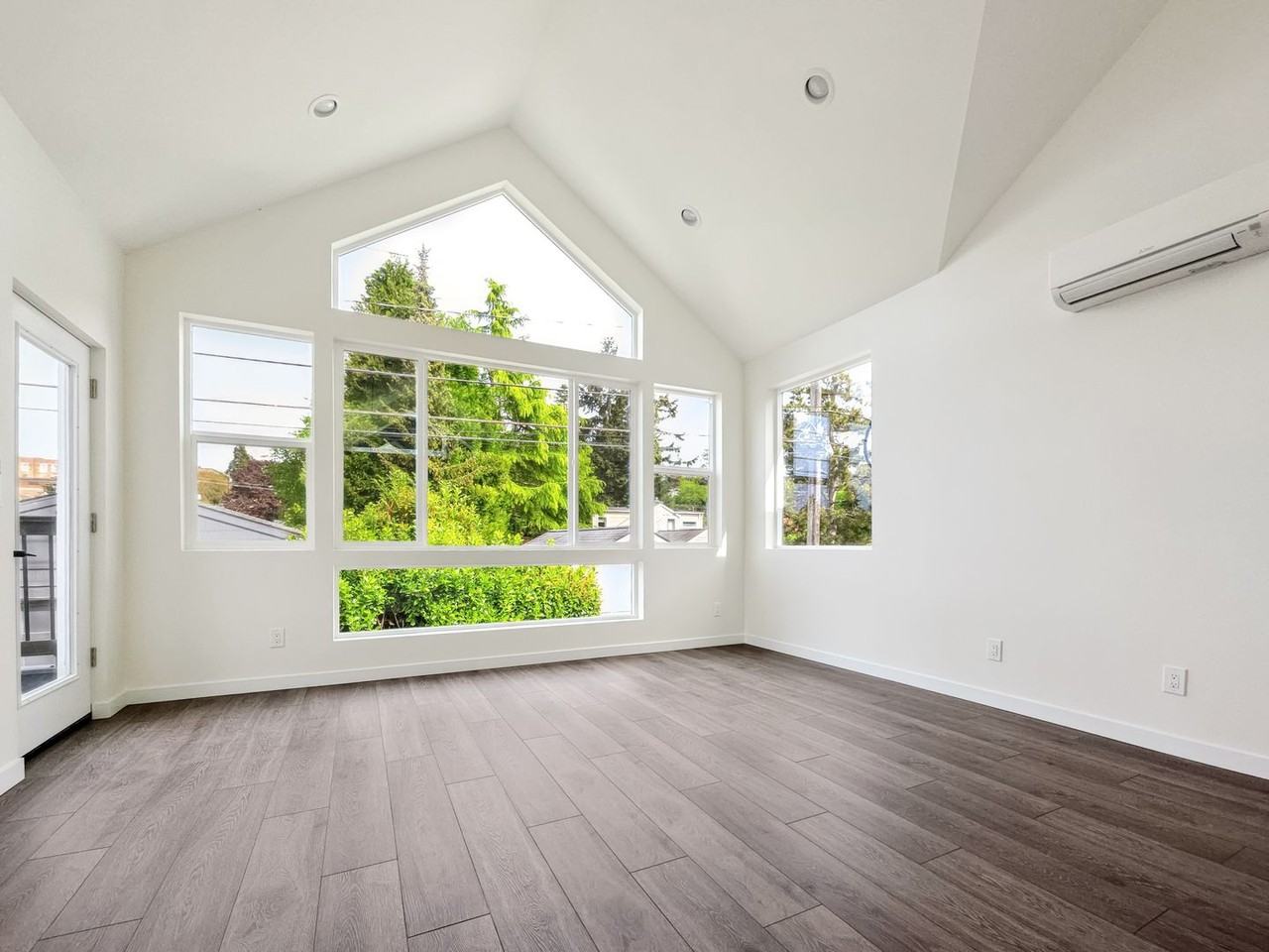 3608 49th Ave Sw - Photo 7 of 12
