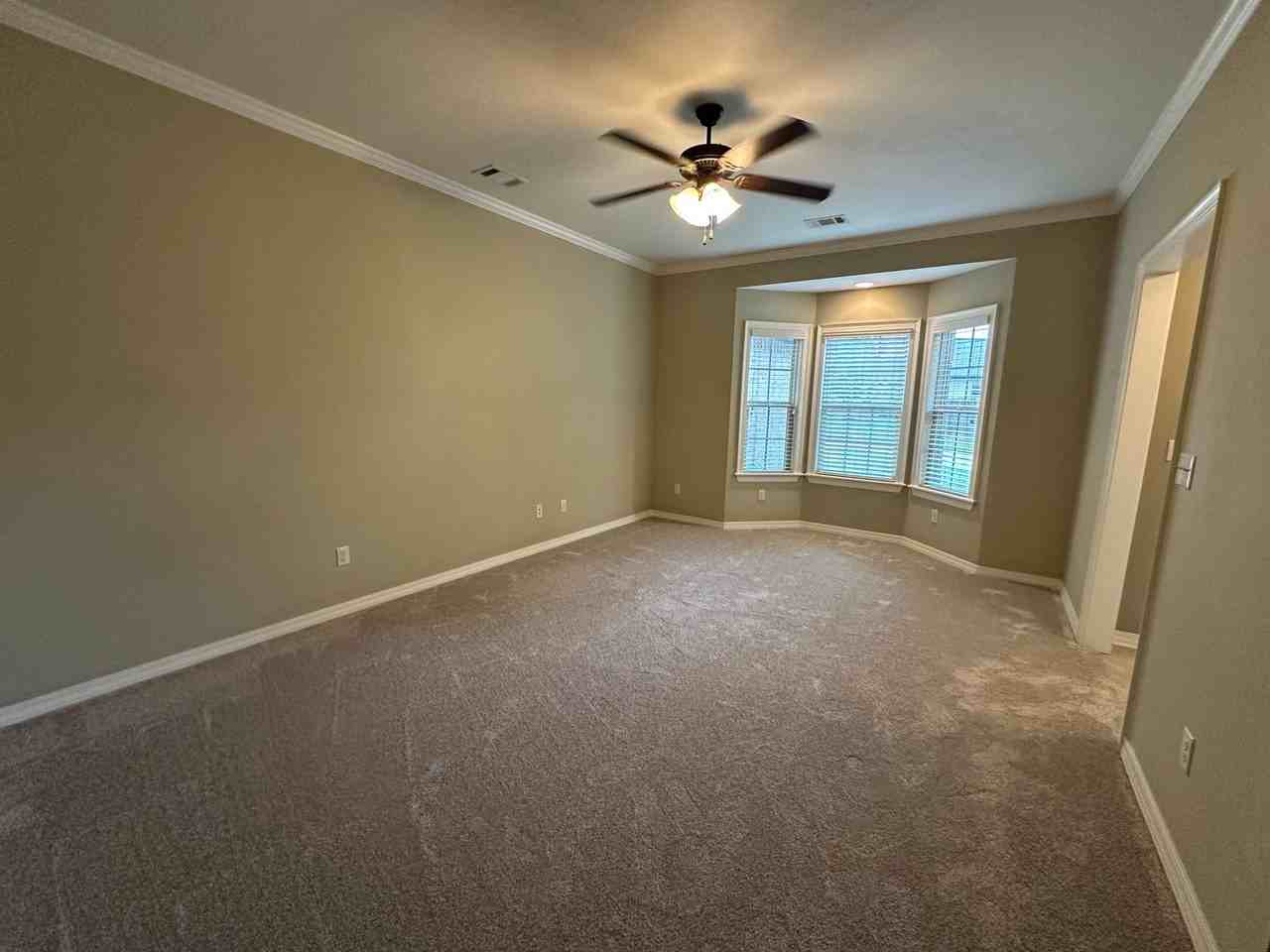 221 W Cobblestone Ct - Photo 2 of 15