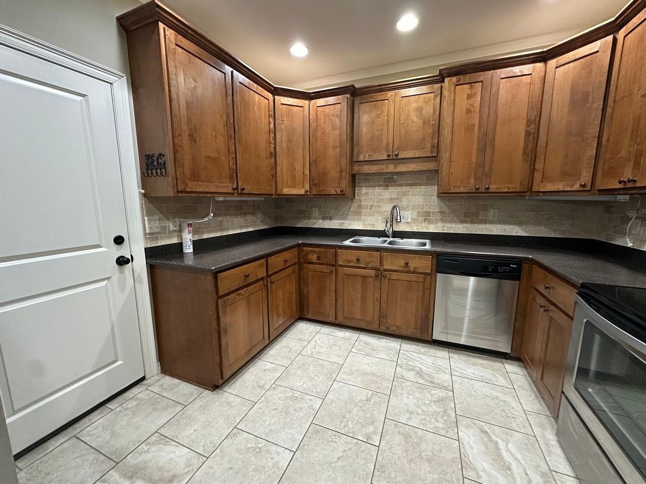221 W Cobblestone Ct - Photo 4 of 15