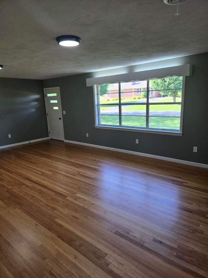 1495 Main St - Photo 4 of 37