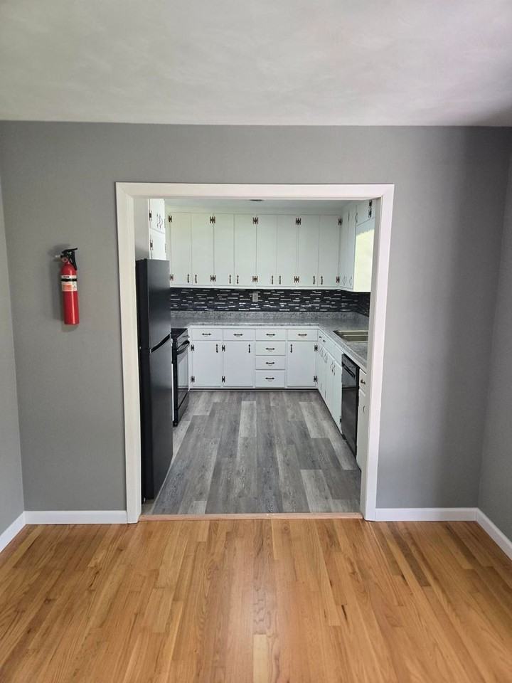 1495 Main St - Photo 7 of 37