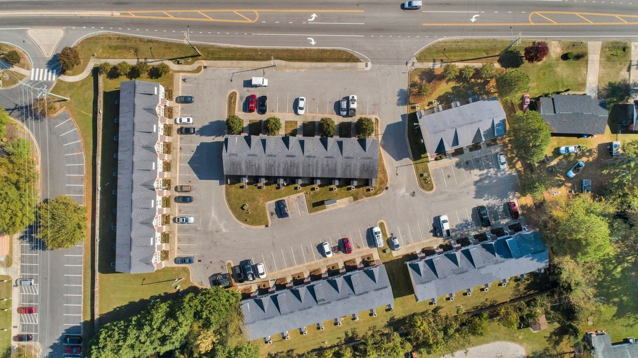 Kingsley Luxury Townhomes - Photo 2 of 12