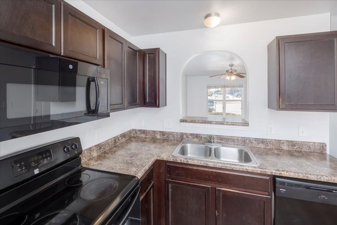 Kingsley Luxury Townhomes - Photo 5 of 12