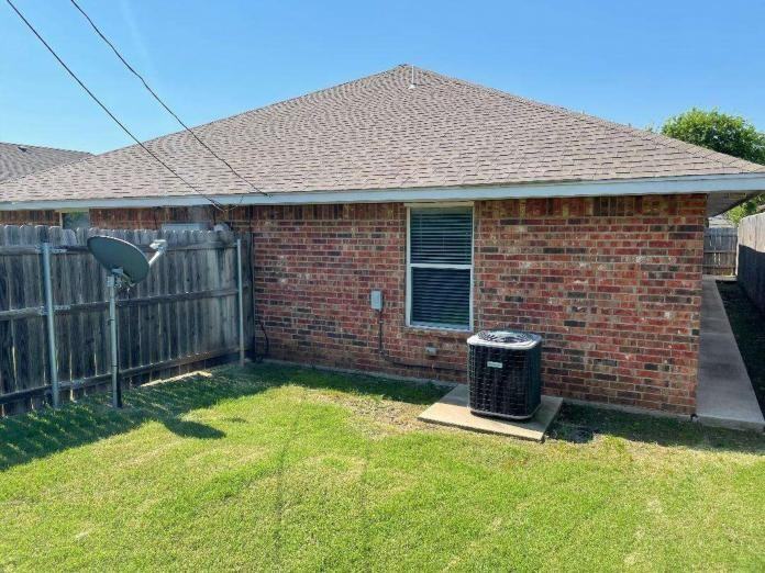 2513 Sw E Ave #A - Photo 3 of 20