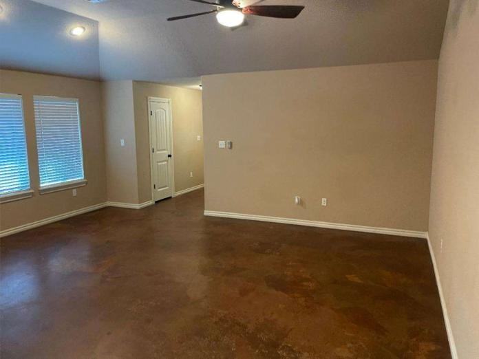 2513 Sw E Ave #A - Photo 4 of 20