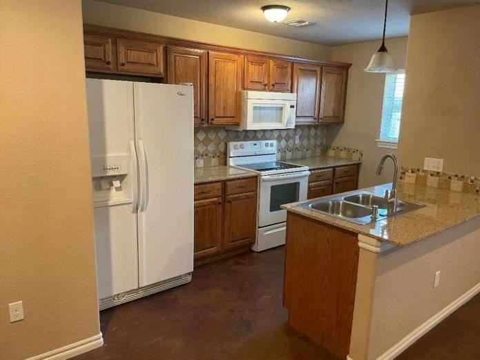 2513 Sw E Ave #A - Photo 5 of 20