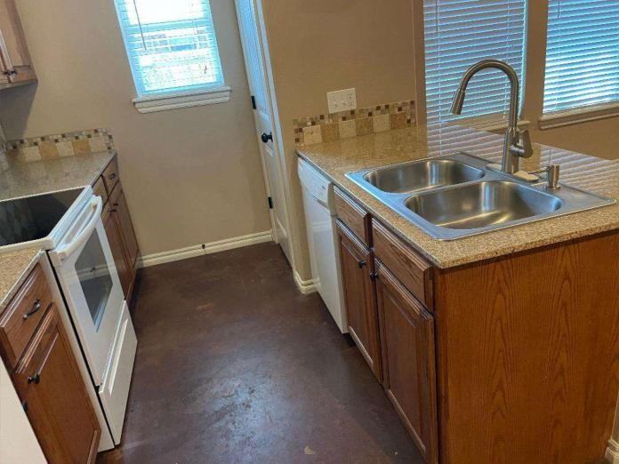 2513 Sw E Ave #A - Photo 6 of 20