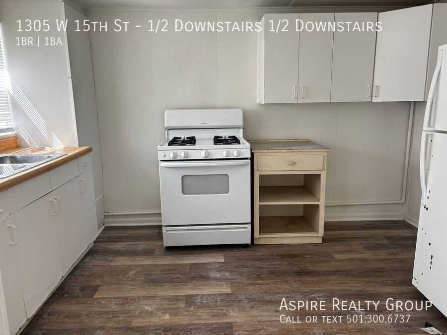 1305 W 15th St - Photo 3 of 9