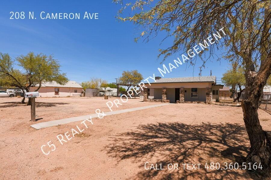 208 N Cameron Ave - Photo 3 of 28