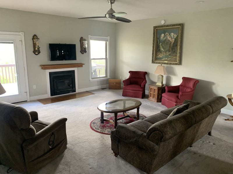 213 Donna Dr - Photo 2 of 7