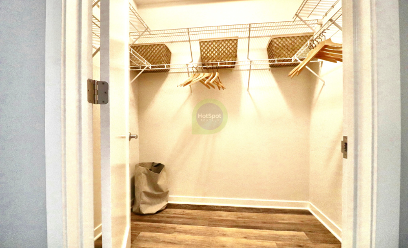 697 N Kingsbury St #1502 - Photo 5 of 13