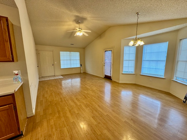 4006 Watkins Ave - Photo 4 of 14