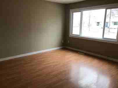 4807 53a St #7 - Photo 5 of 13