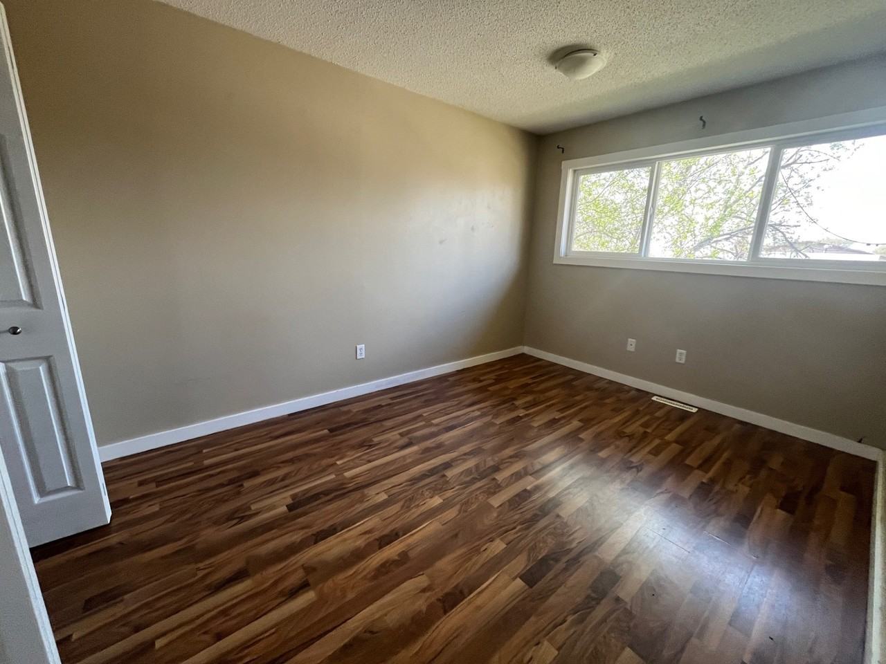 4807 53a St #7 - Photo 7 of 13