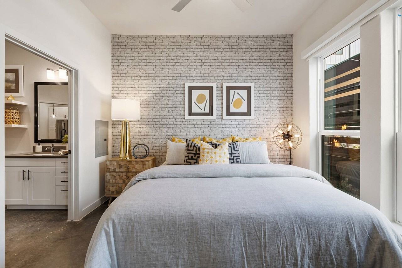 Edwards St - Photo 4 of 8