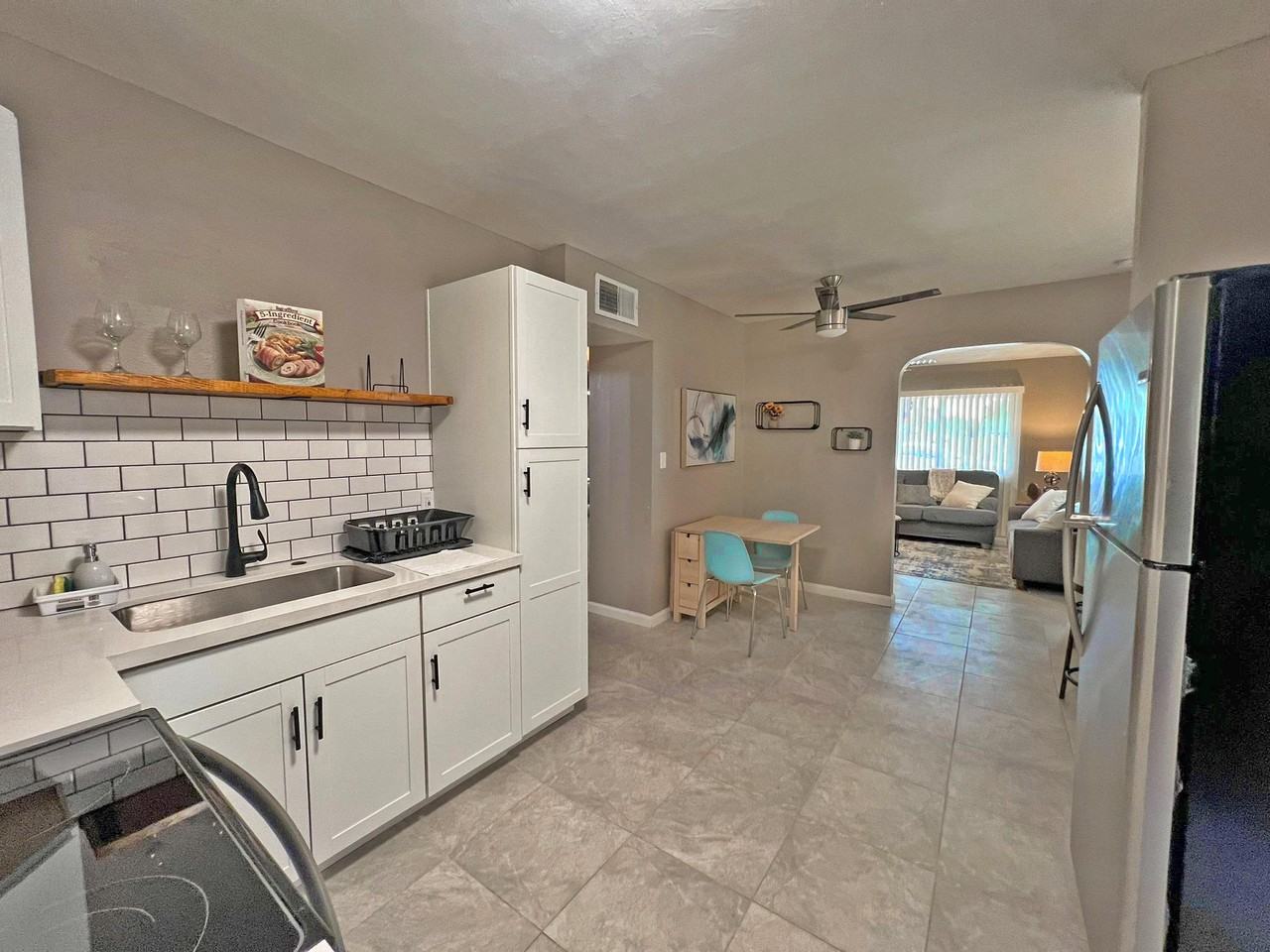N 17th Pl - Photo 6 of 10