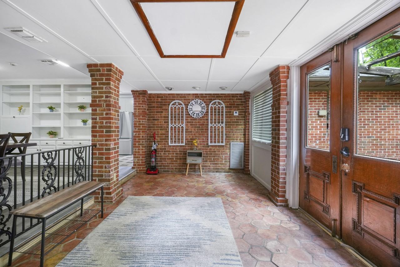 Merrimac Drive - Photo 5 of 11