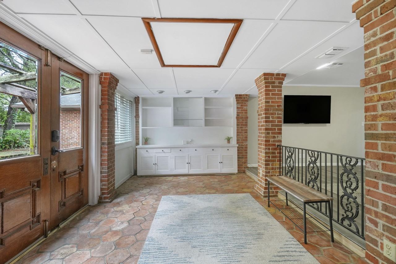 Merrimac Drive - Photo 6 of 11