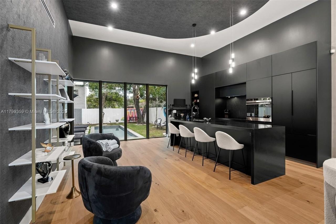 400 Nw 49th St #0 - Photo 7 of 46