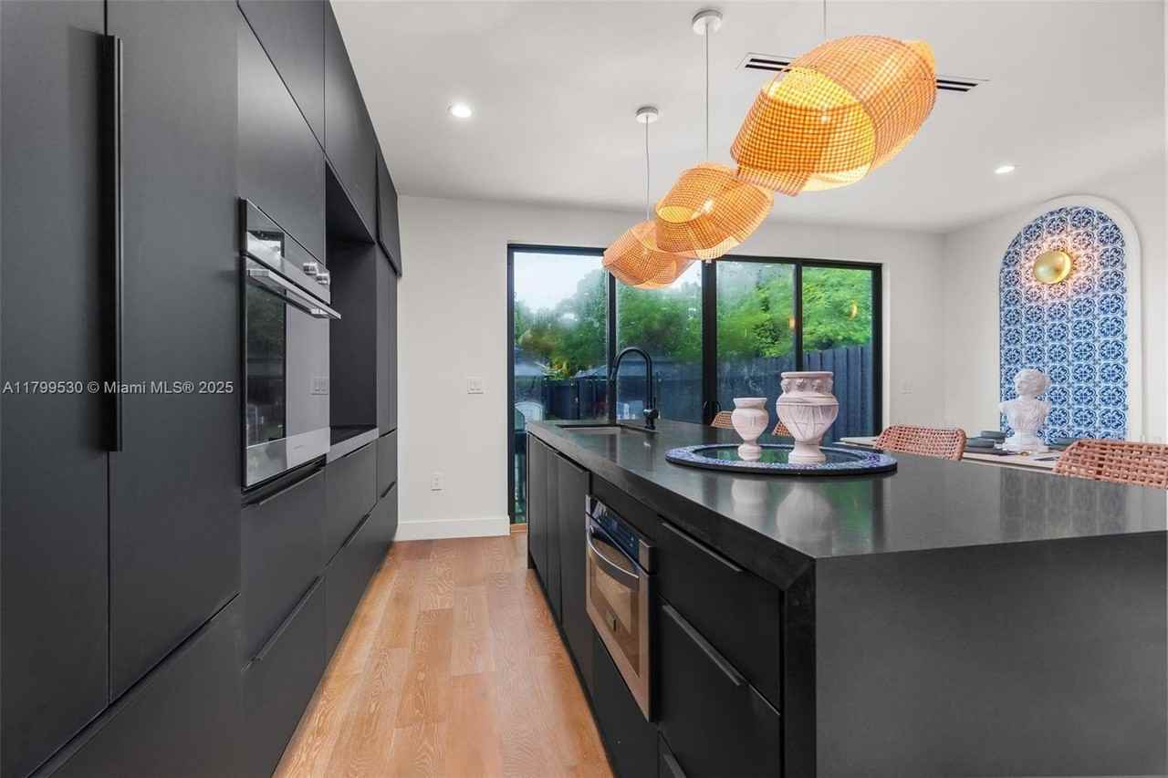 408 Nw 52nd St #408 - Photo 7 of 50