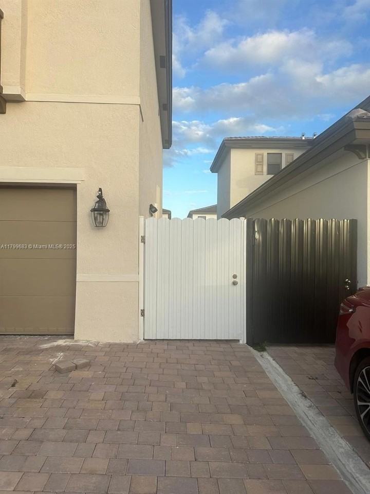 22749 Sw 131st Pl #0 - Photo 2 of 6