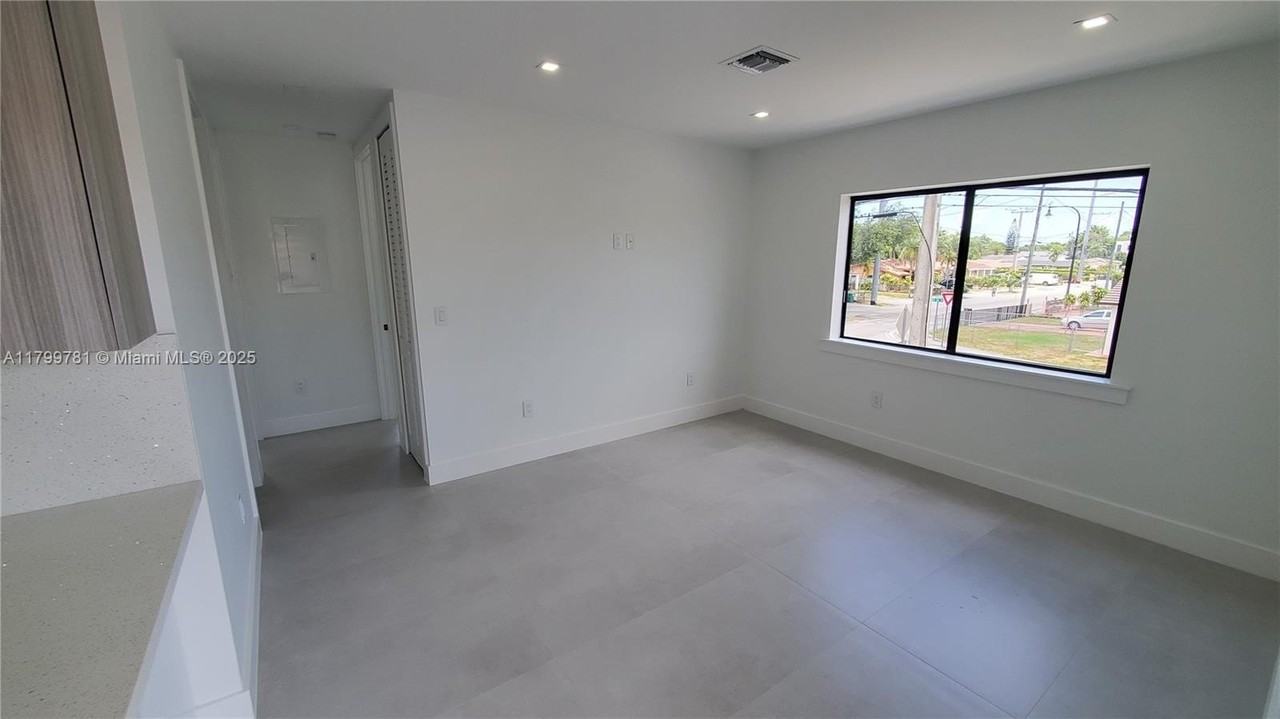 6201 Sw 22nd St #2 - Photo 3 of 31