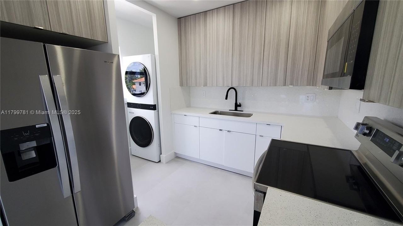 6201 Sw 22nd St #2 - Photo 6 of 31