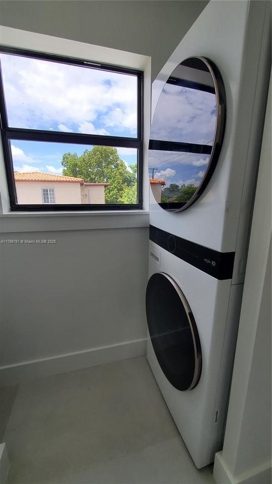 6201 Sw 22nd St #2 - Photo 7 of 31