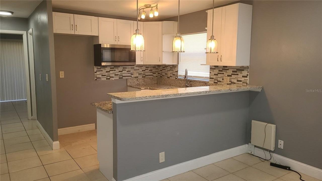 10704 N 15th St #B - Photo 3 of 13