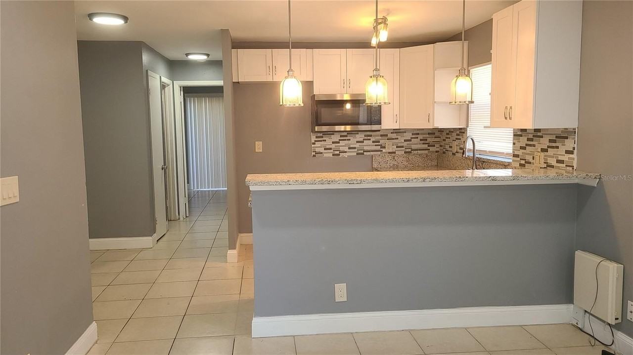 10704 N 15th St #B - Photo 4 of 13