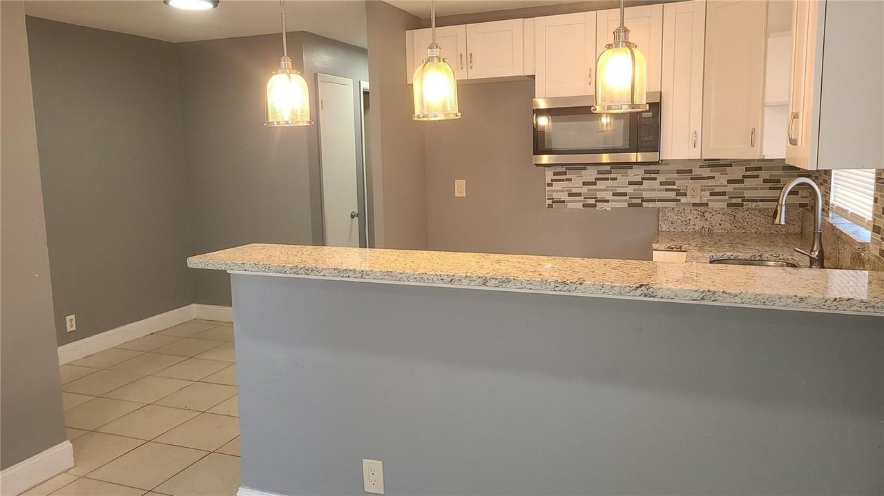 10704 N 15th St #B - Photo 5 of 13