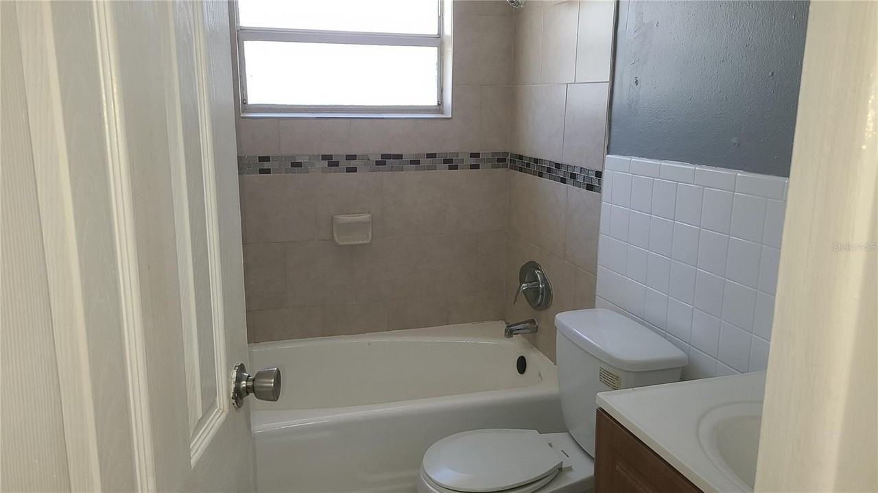 10704 N 15th St #B - Photo 6 of 13